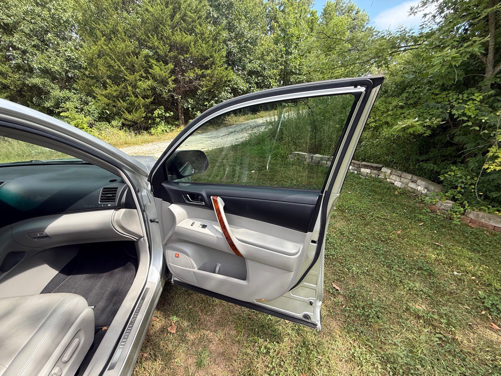 2012 Toyota Highlander Image 22