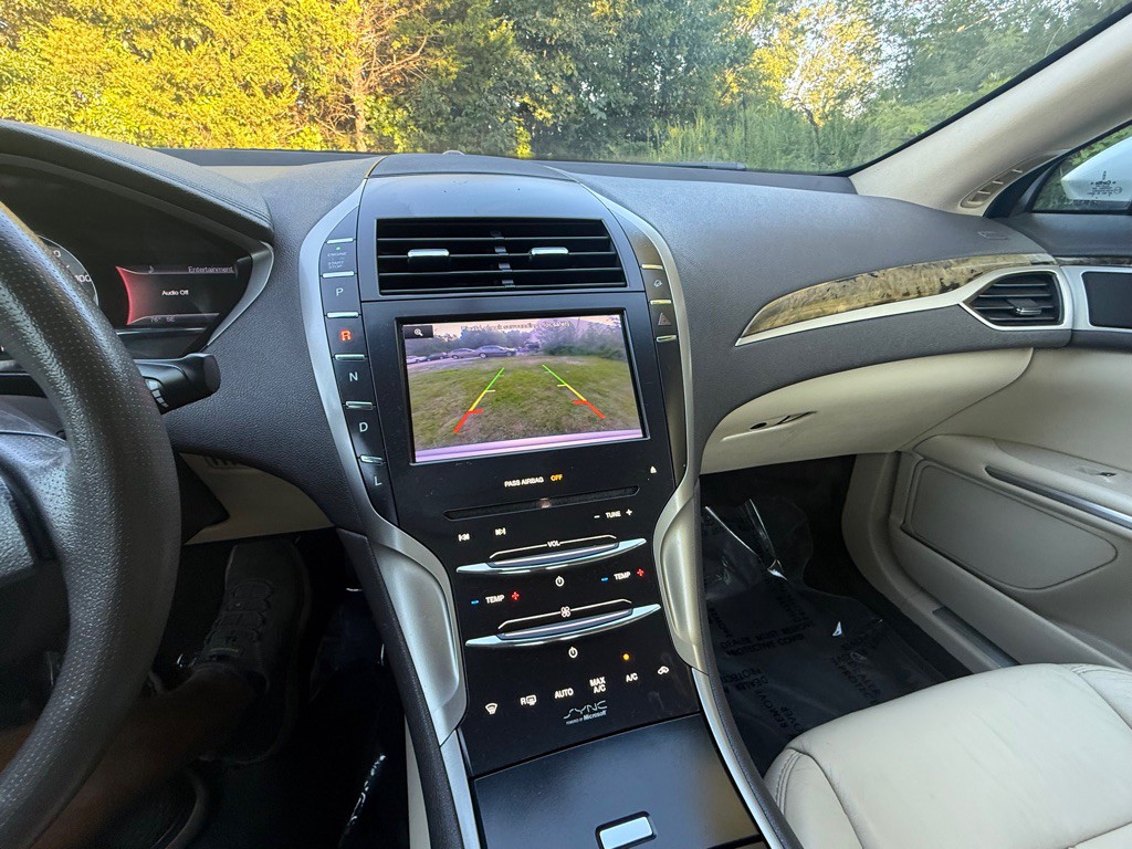 2014 Lincoln MKZ Image 10