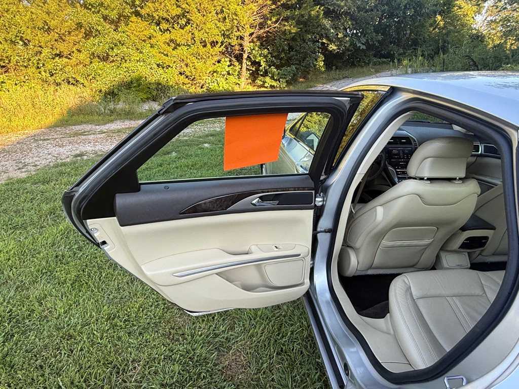 2014 Lincoln MKZ Image 16