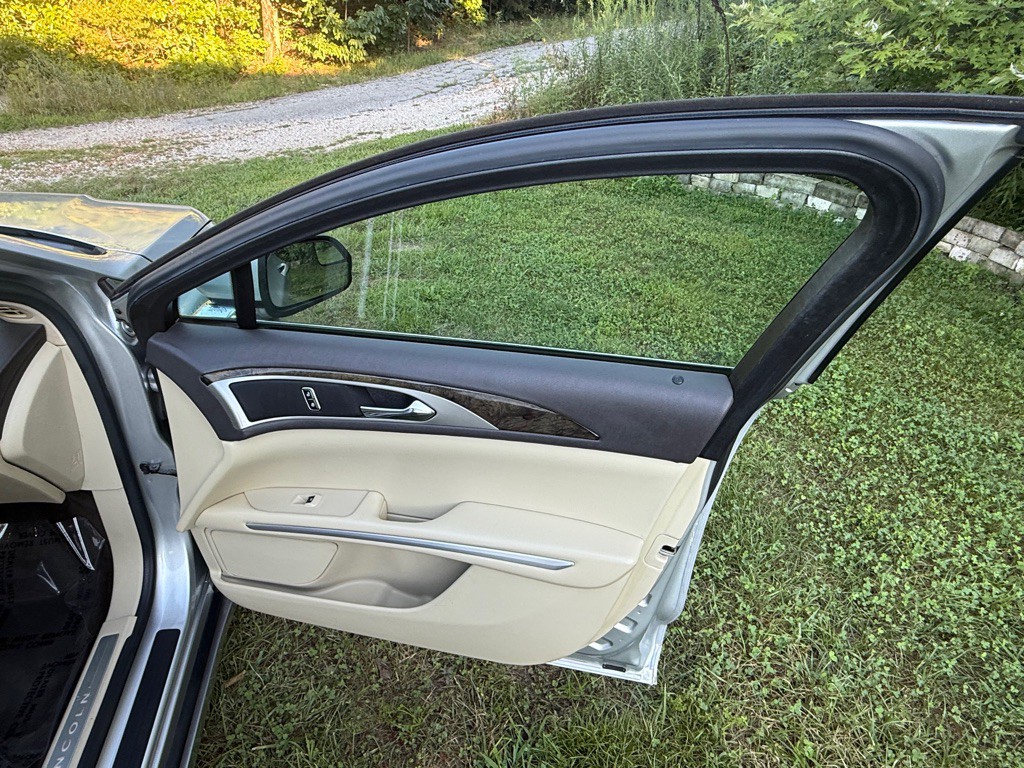 2014 Lincoln MKZ Image 23