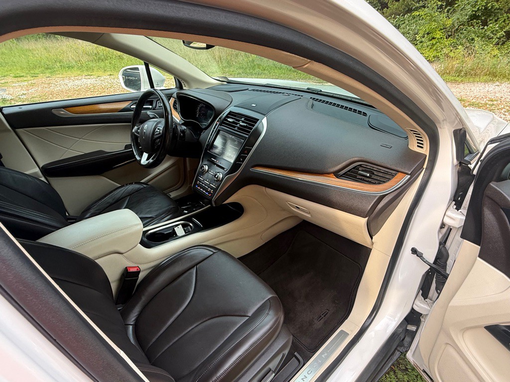 2015 Lincoln MKC Image 24