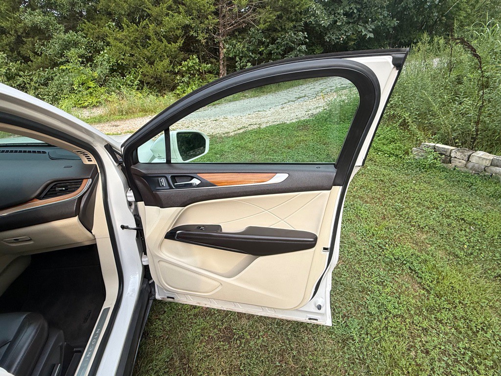 2015 Lincoln MKC Image 25