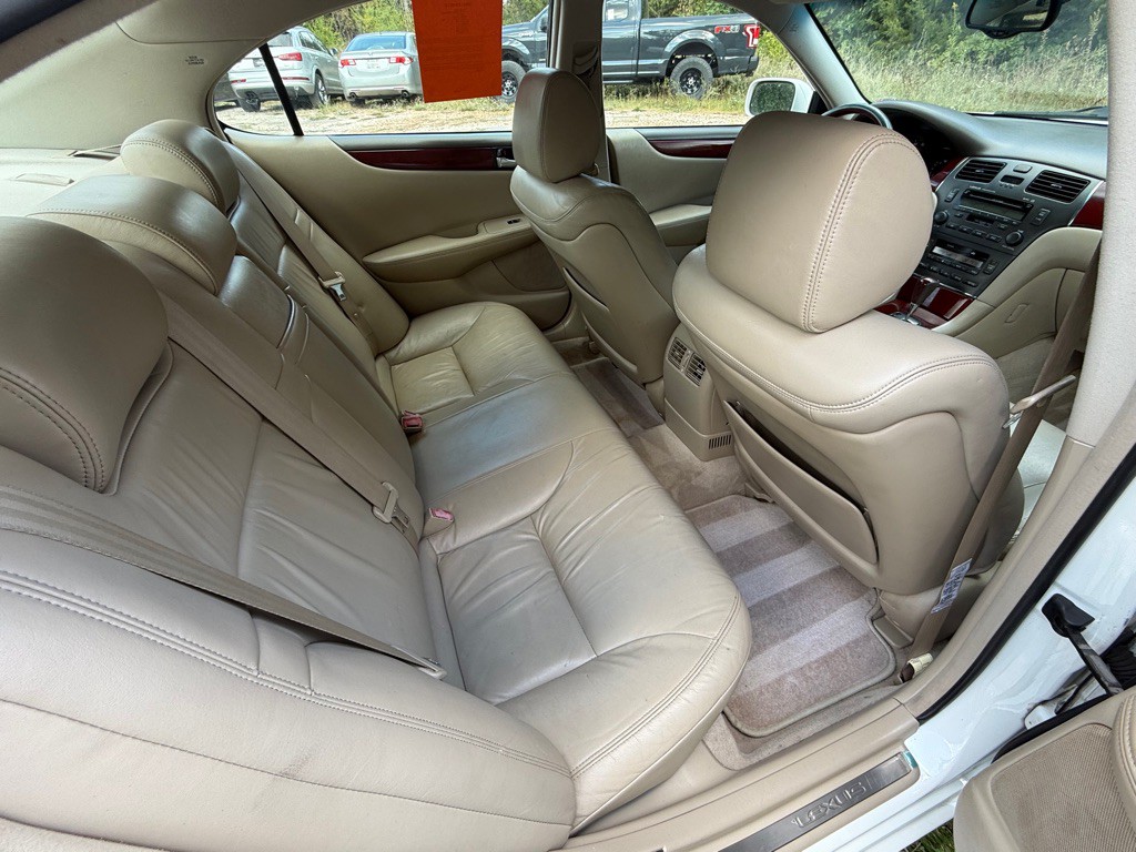 2003 Lexus ES Image 18