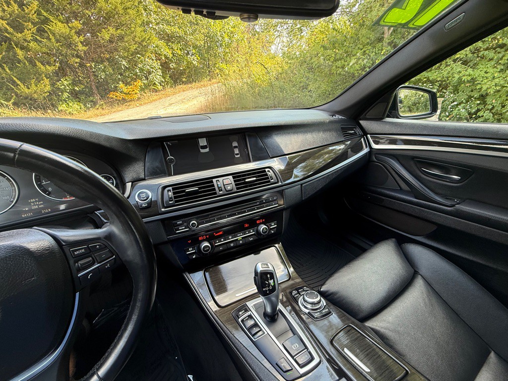 2012 BMW 5 Series Image 10