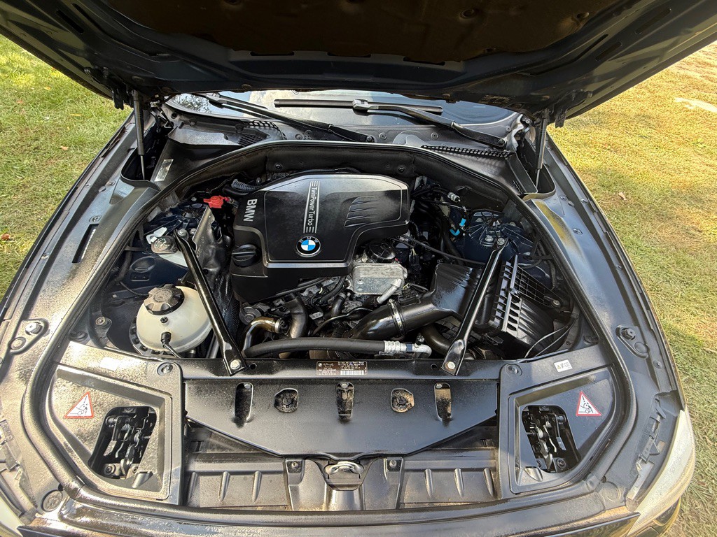 2012 BMW 5 Series Image 24