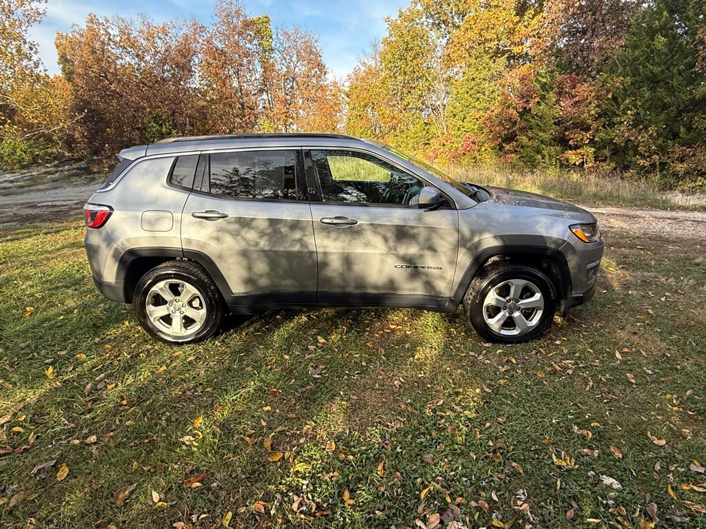 2017 Jeep Compass Image 2