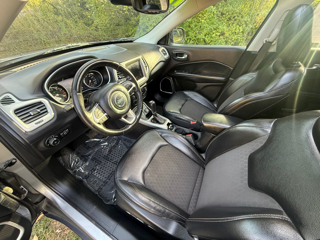 2017 Jeep Compass Image 11