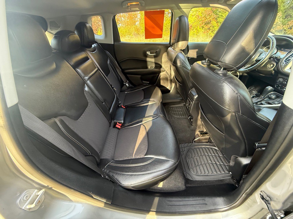 2017 Jeep Compass Image 17