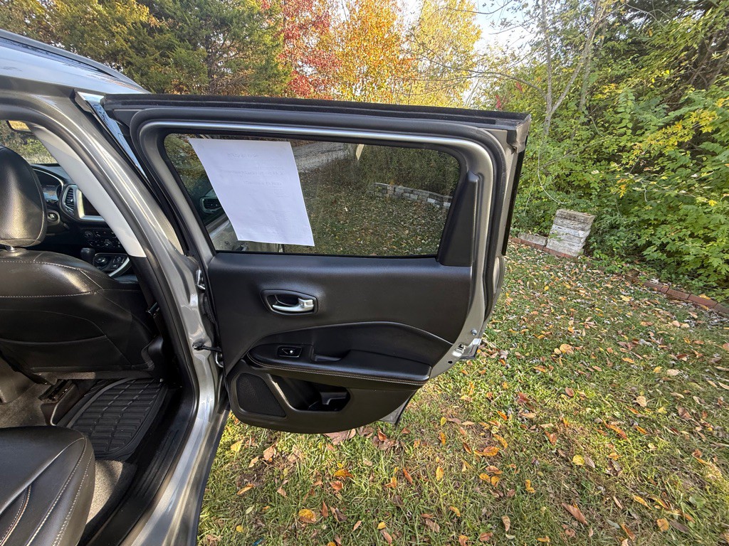 2017 Jeep Compass Image 18