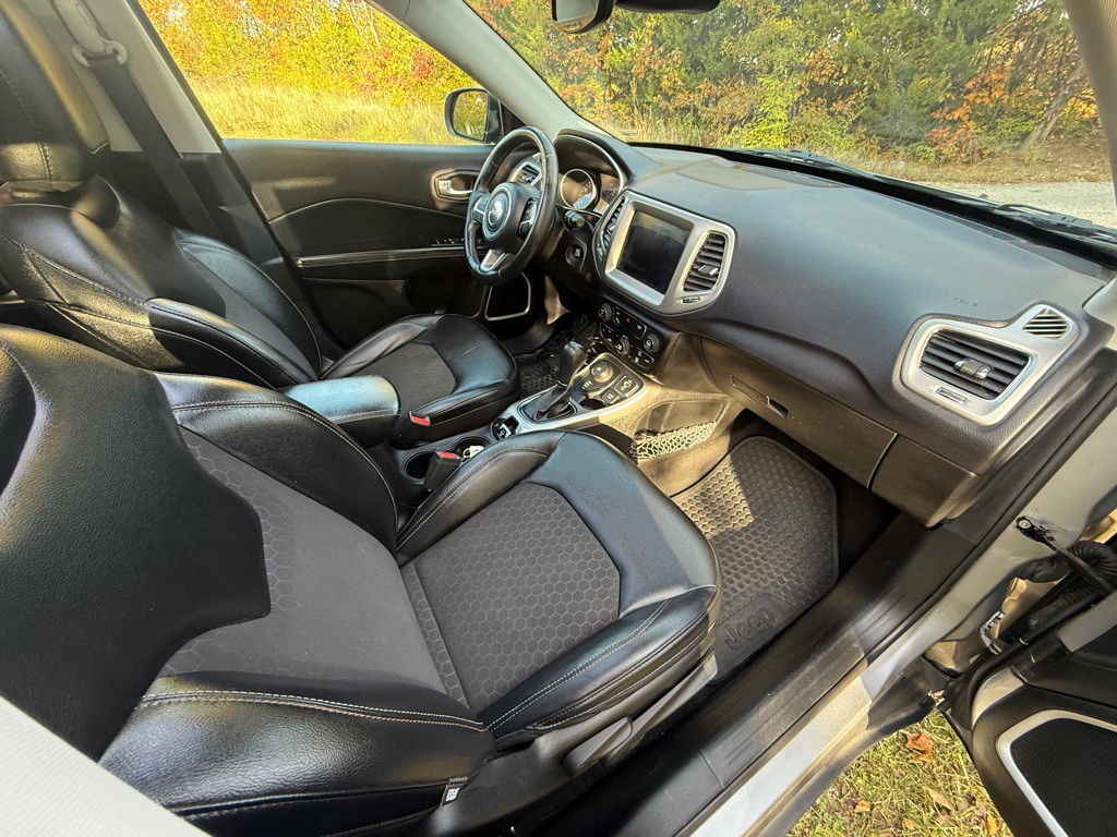 2017 Jeep Compass Image 19
