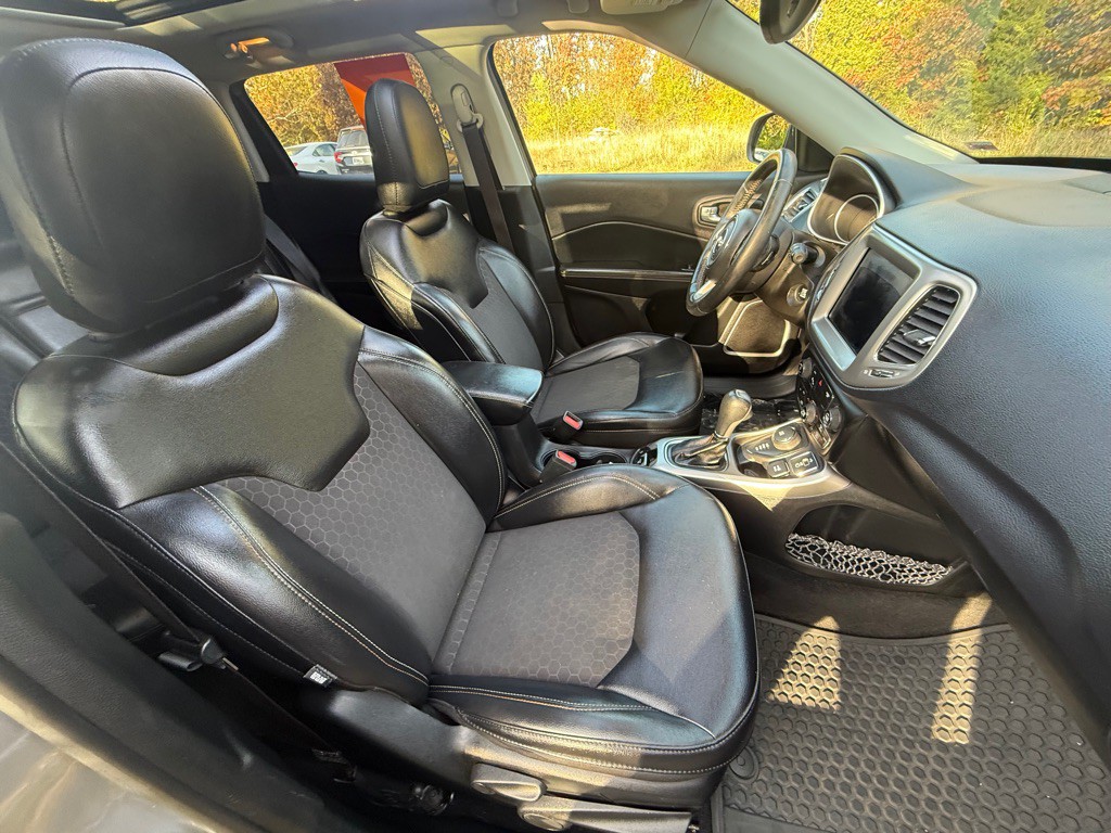 2017 Jeep Compass Image 20