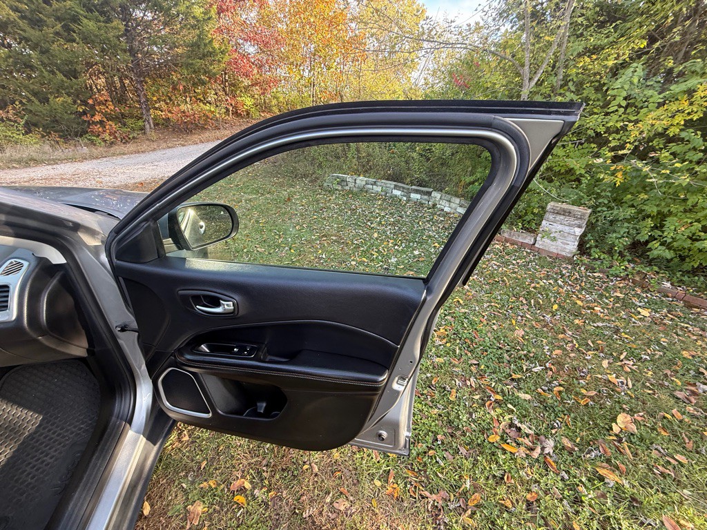 2017 Jeep Compass Image 21