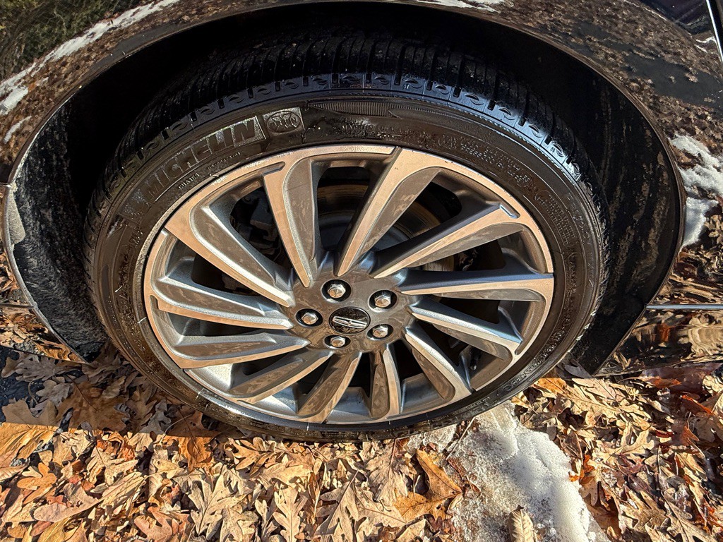 2017 Lincoln MKZ Image 28