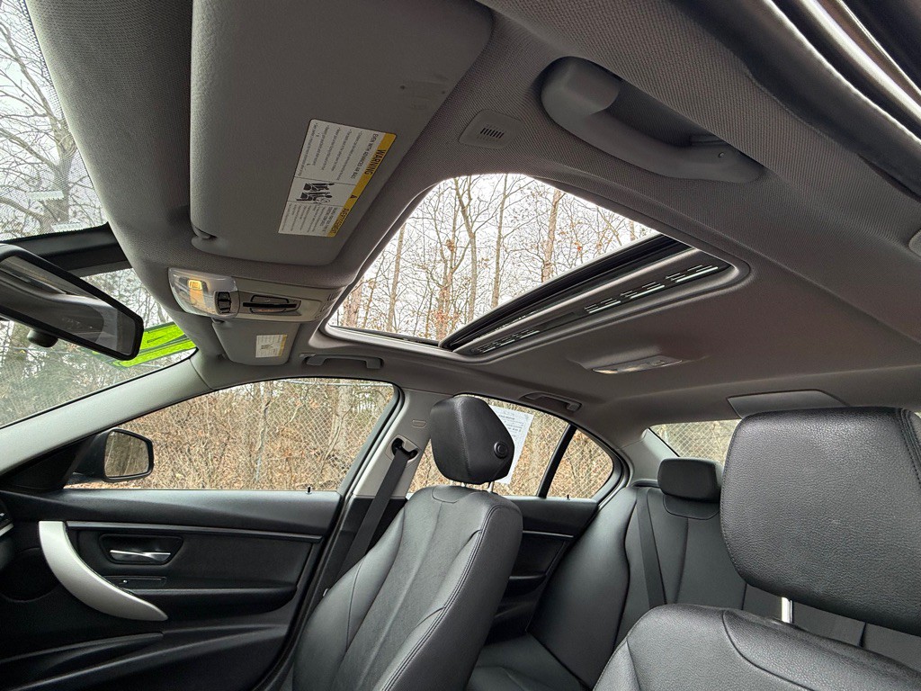 2014 BMW 3 Series Image 11