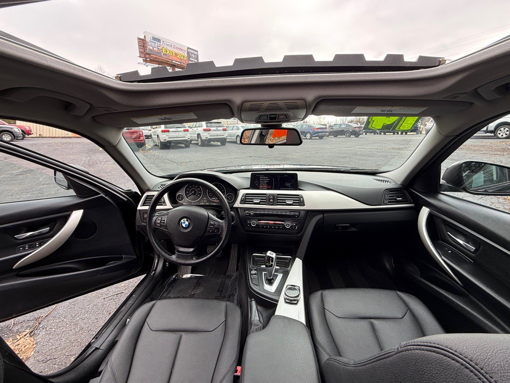 2014 BMW 3 Series Image 17