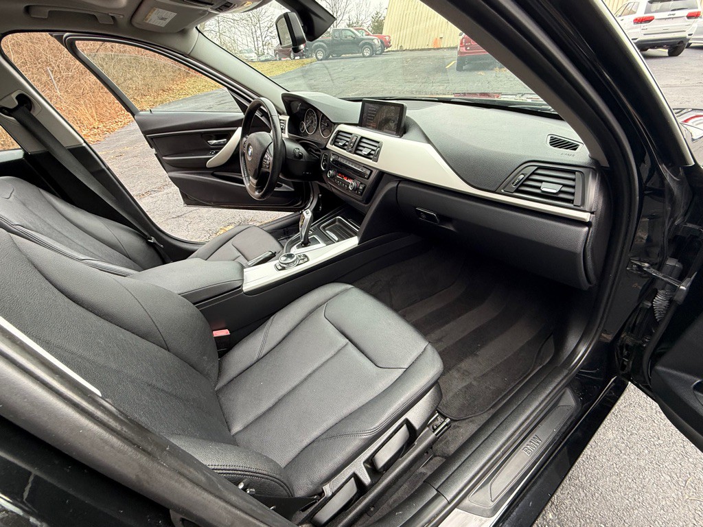 2014 BMW 3 Series Image 20