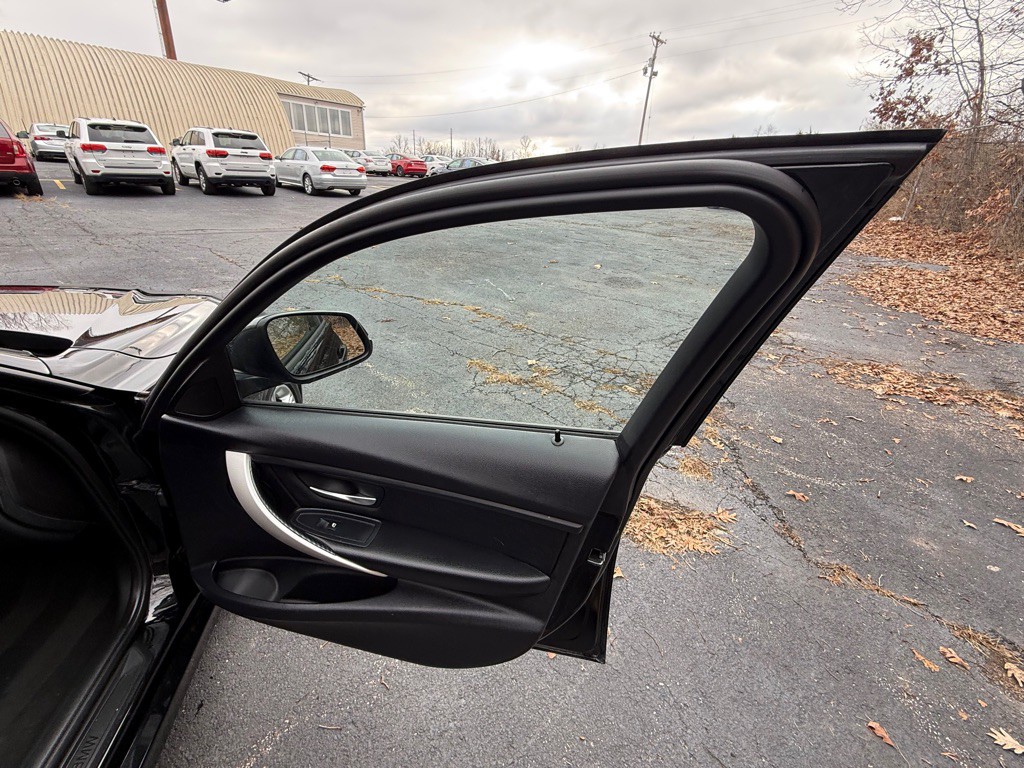 2014 BMW 3 Series Image 22