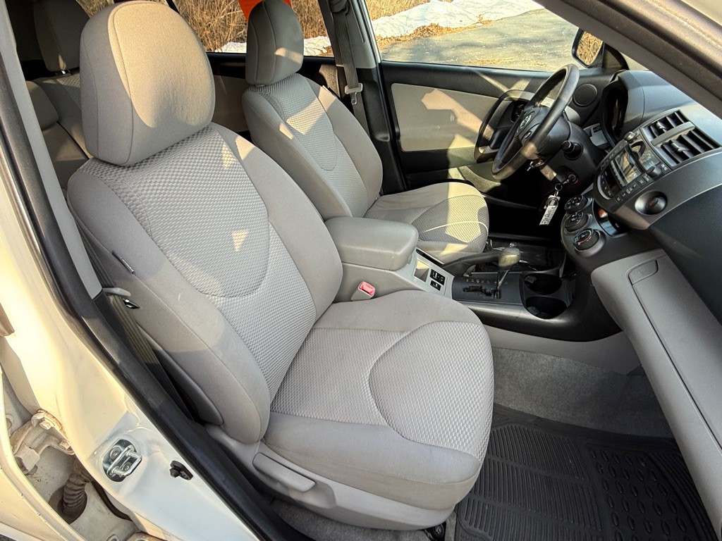 2011 Toyota Rav4 Image 21