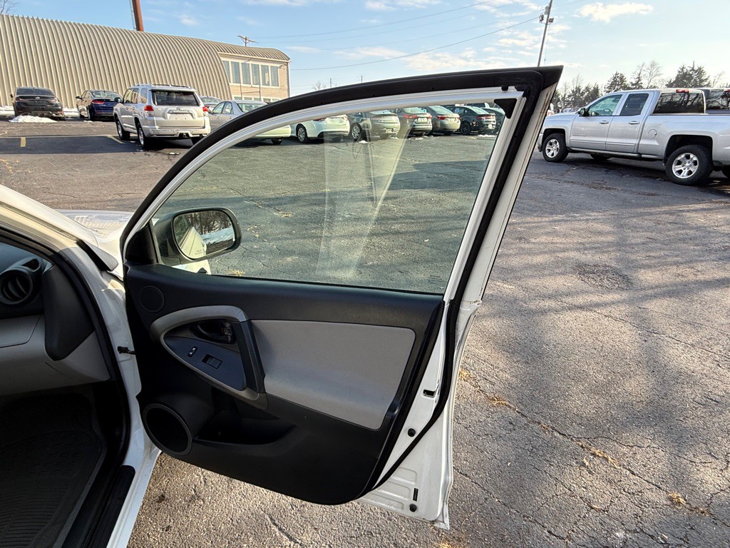 2011 Toyota Rav4 Image 22