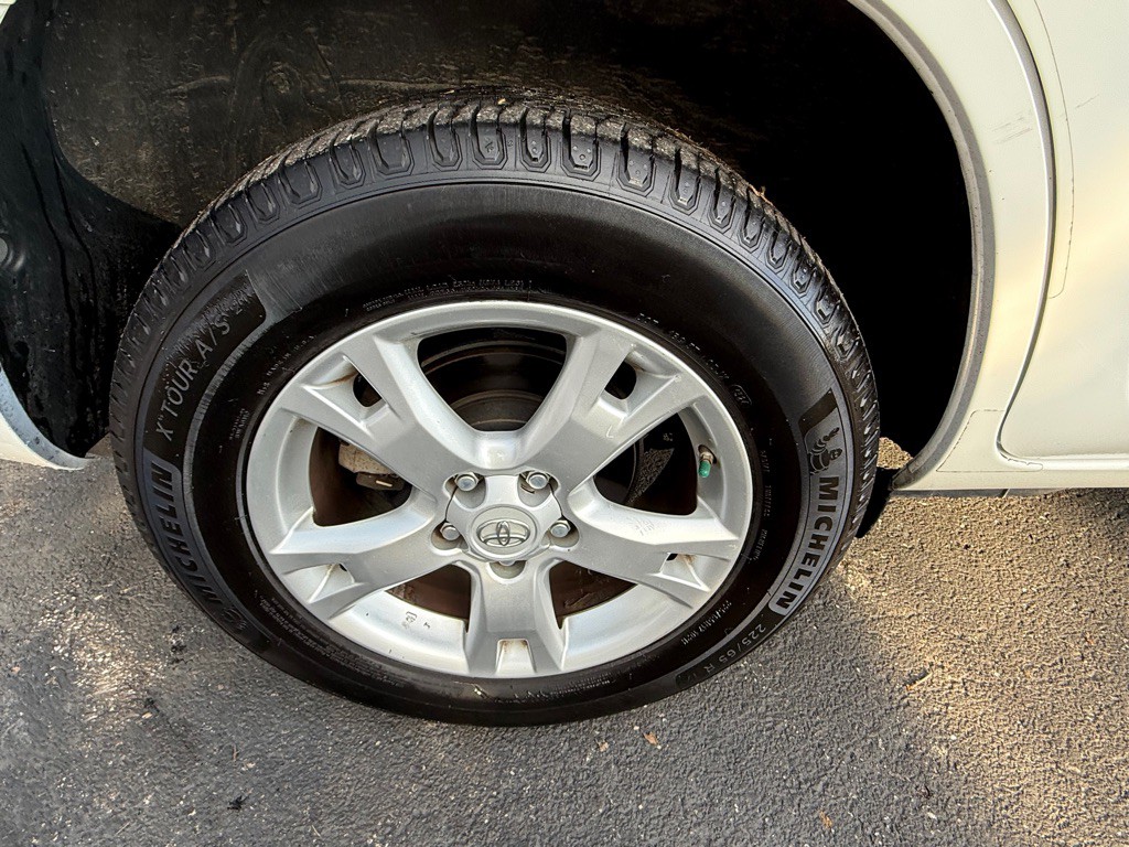 2011 Toyota Rav4 Image 27