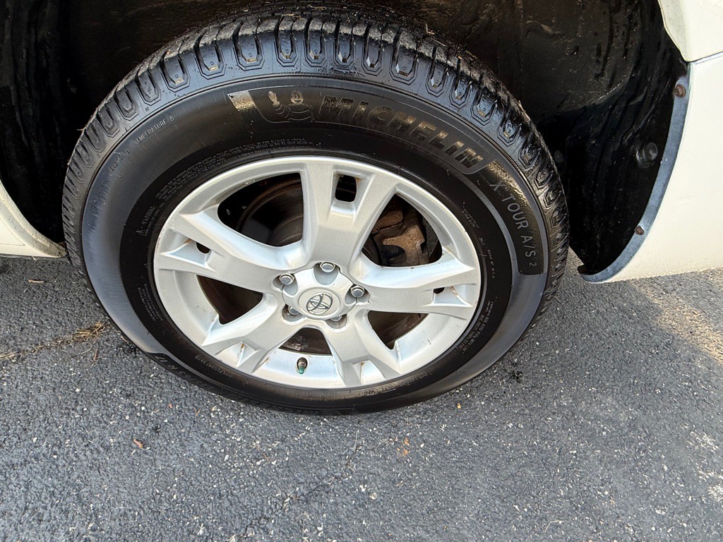 2011 Toyota Rav4 Image 28