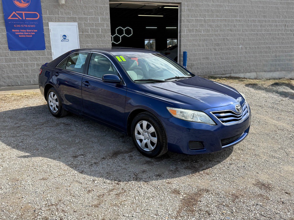 2011 Toyota Camry Image 3