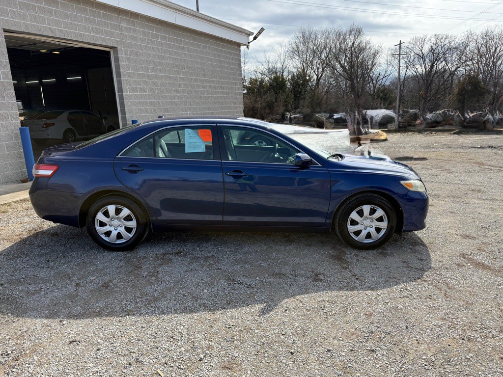 2011 Toyota Camry Image 4