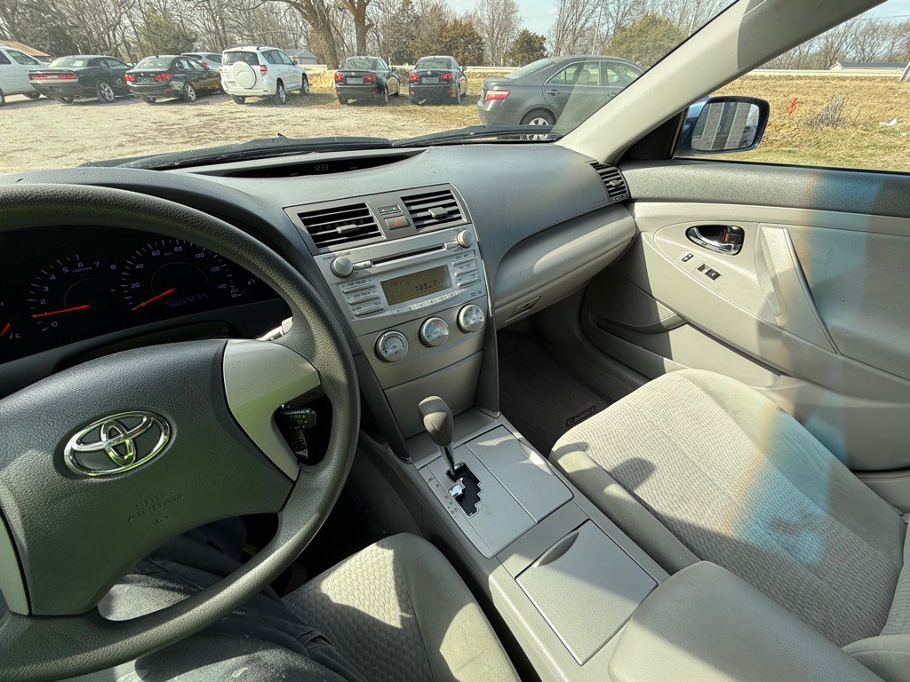 2011 Toyota Camry Image 10