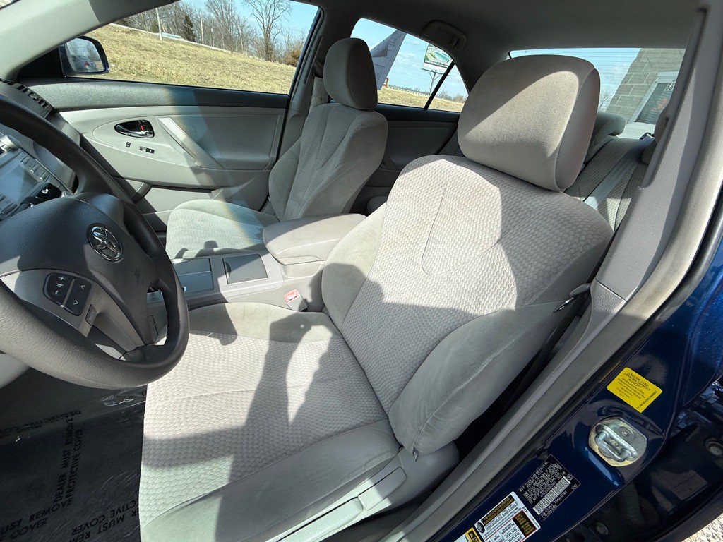 2011 Toyota Camry Image 12