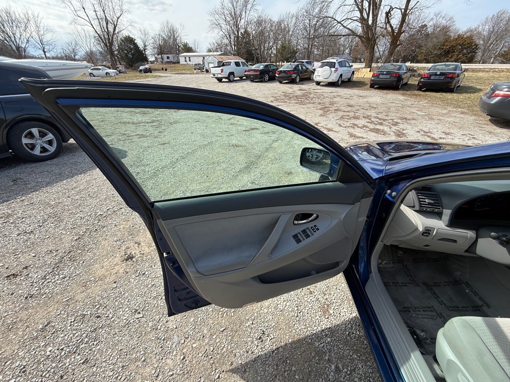 2011 Toyota Camry Image 13