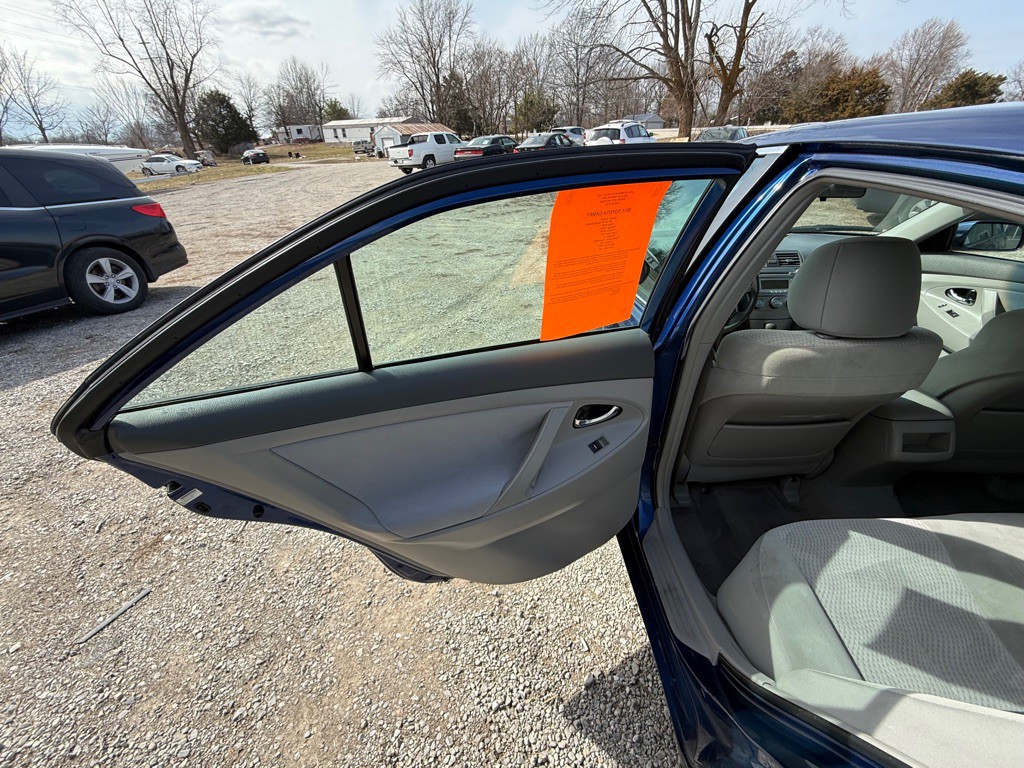 2011 Toyota Camry Image 16