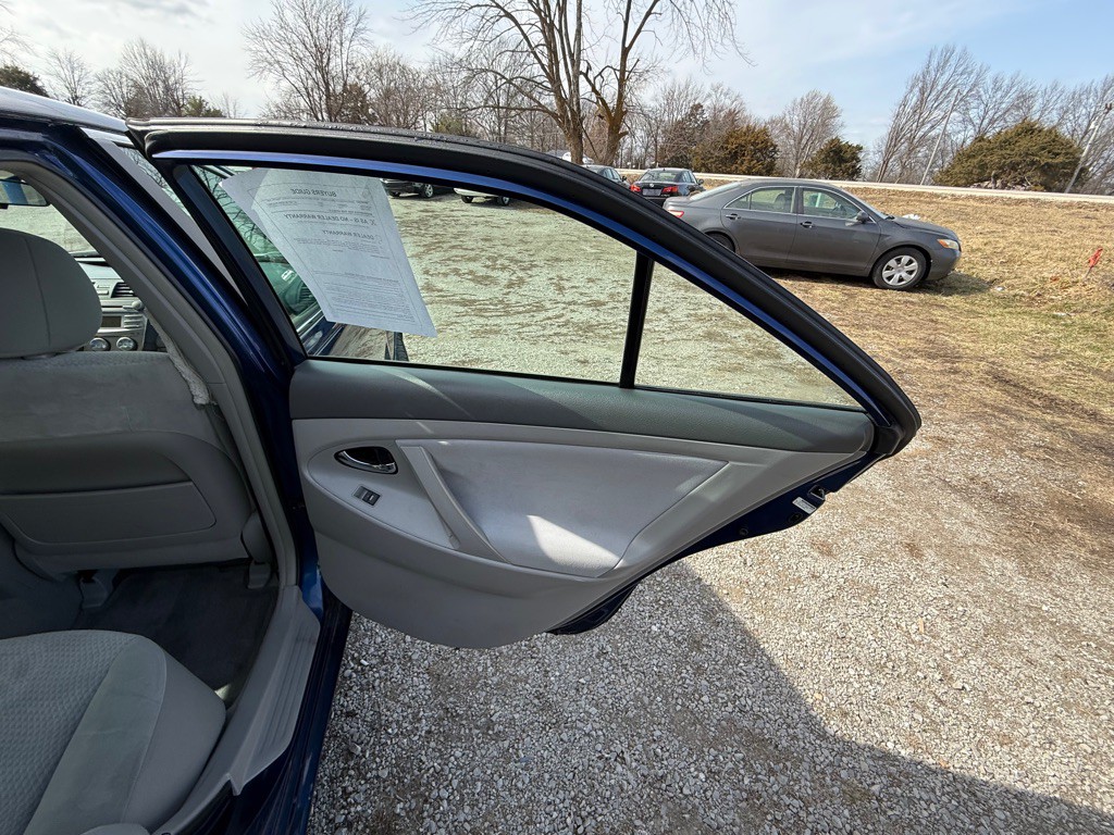 2011 Toyota Camry Image 19