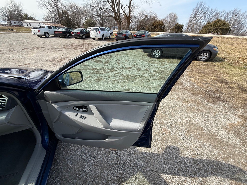 2011 Toyota Camry Image 22