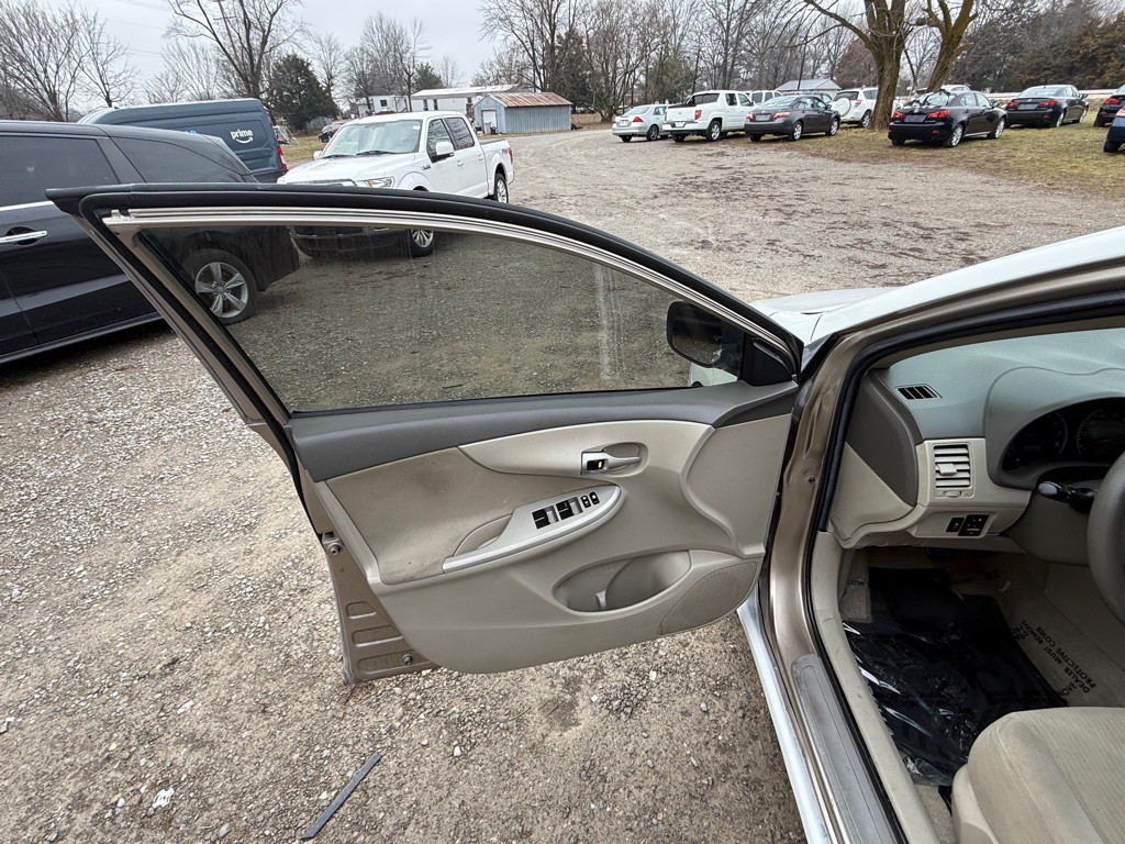 2010 Toyota Corolla Image 12