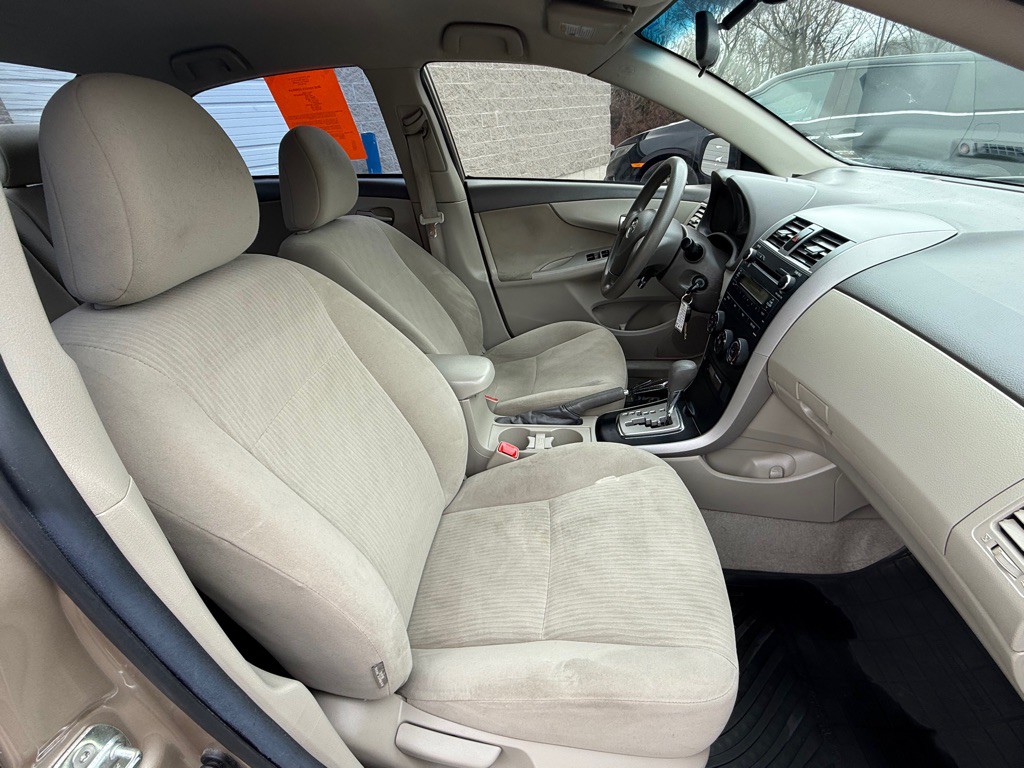 2010 Toyota Corolla Image 19
