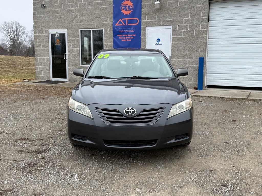 2009 Toyota Camry Image 2
