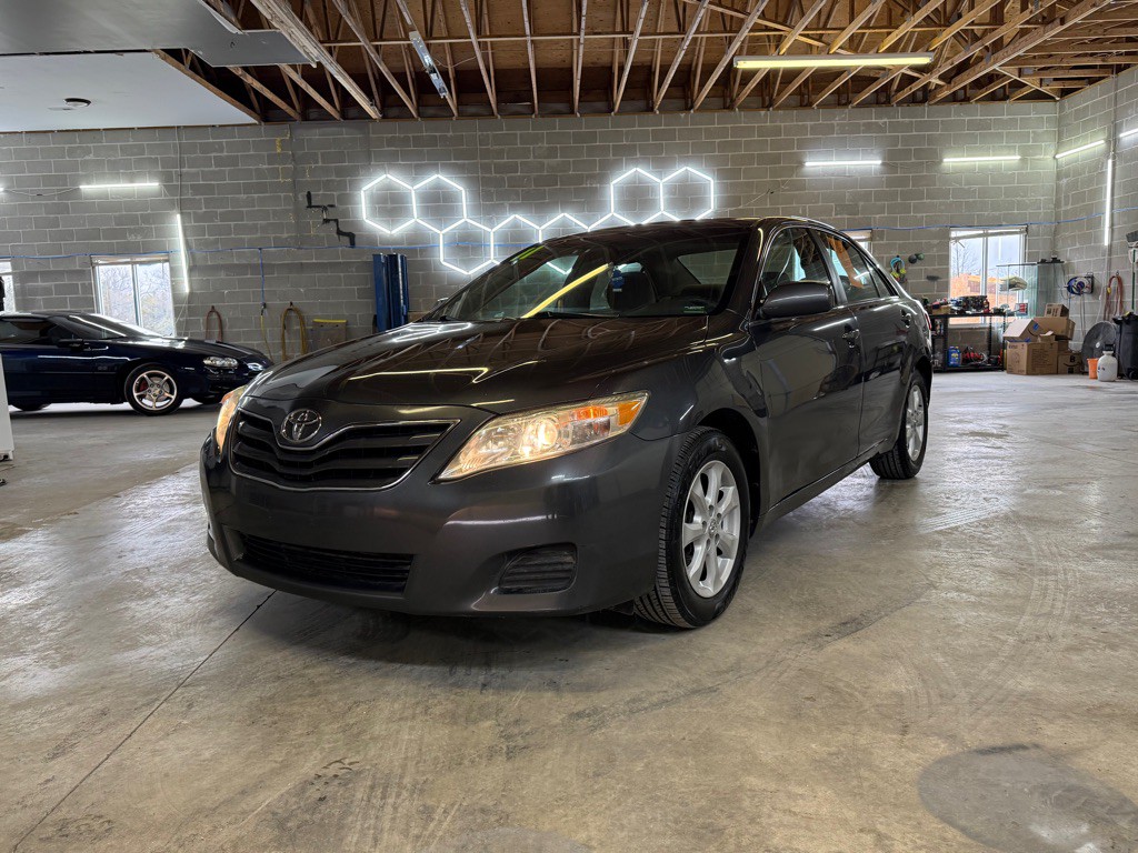 2011 Toyota Camry Image 1