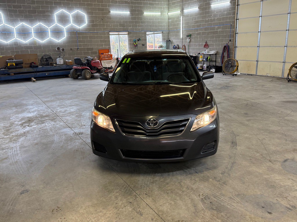 2011 Toyota Camry Image 2
