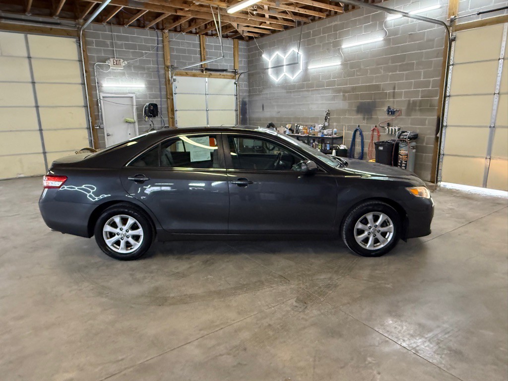 2011 Toyota Camry Image 4