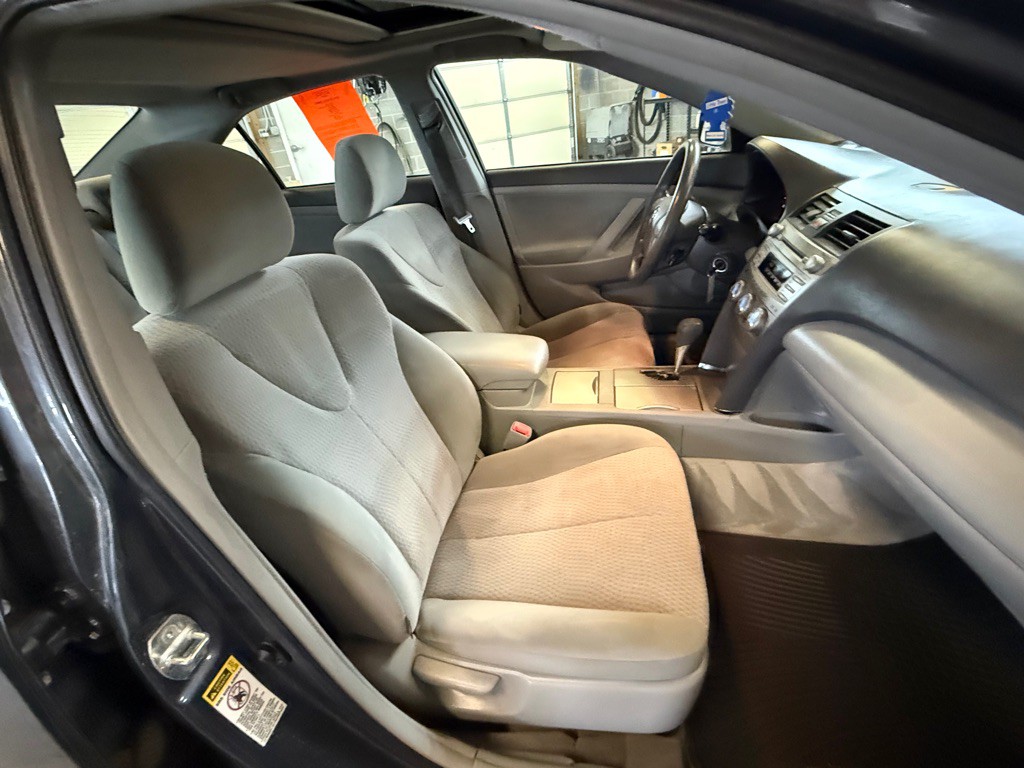 2011 Toyota Camry Image 22