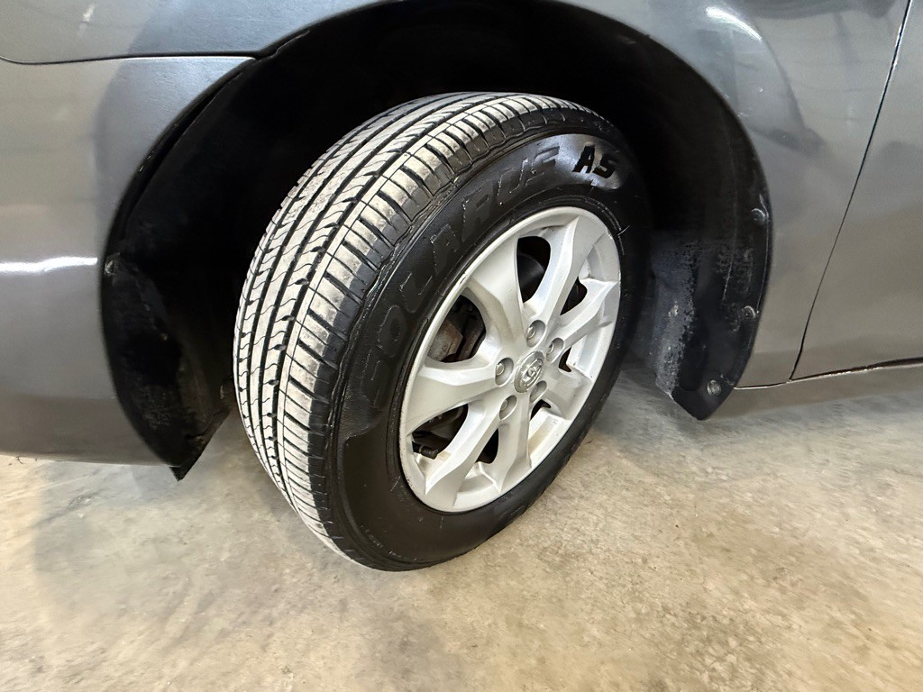 2011 Toyota Camry Image 25