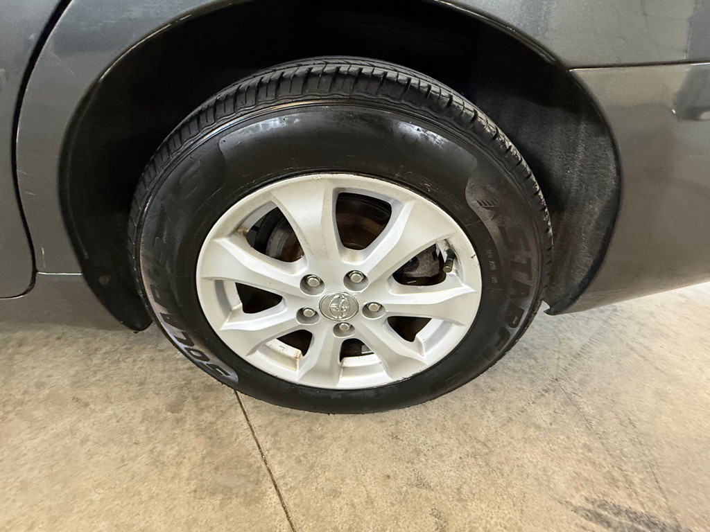 2011 Toyota Camry Image 28