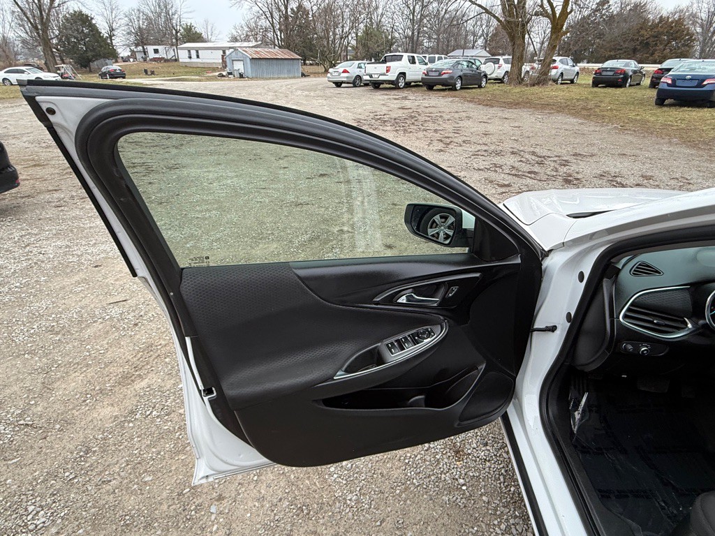 2018 Chevrolet Malibu Image 13