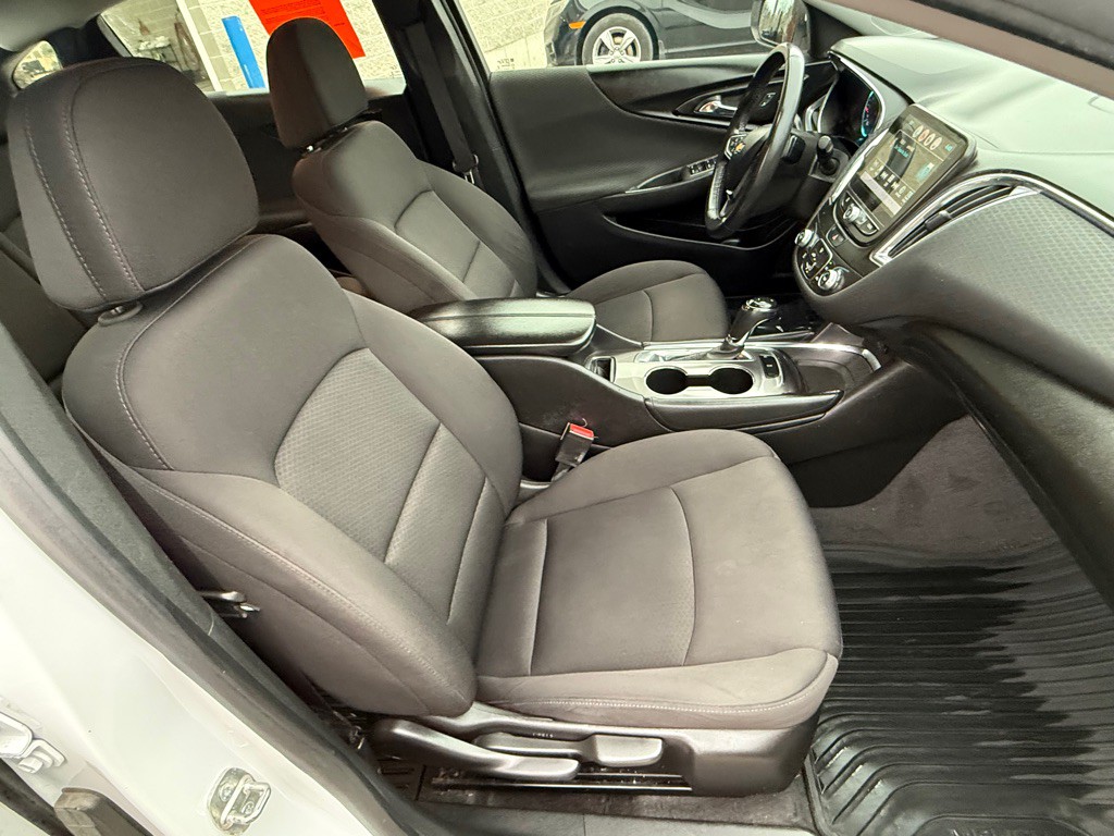 2018 Chevrolet Malibu Image 21