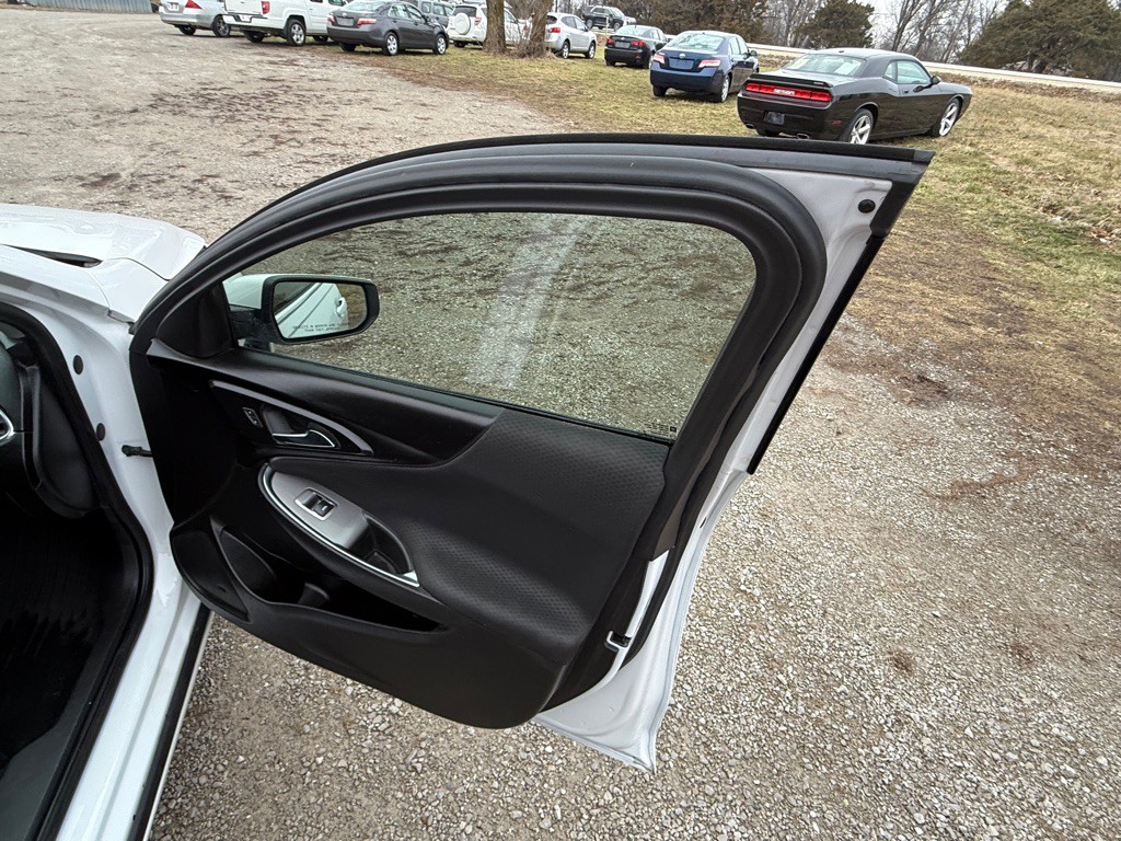 2018 Chevrolet Malibu Image 22