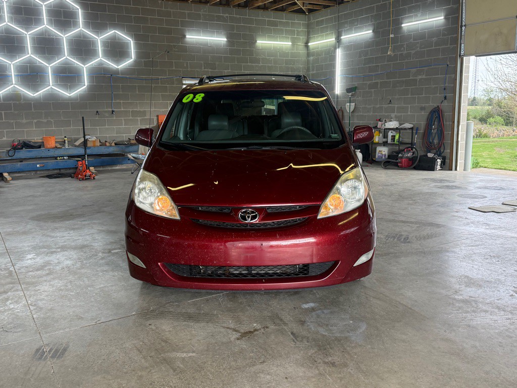 2008 Toyota Sienna Image 2