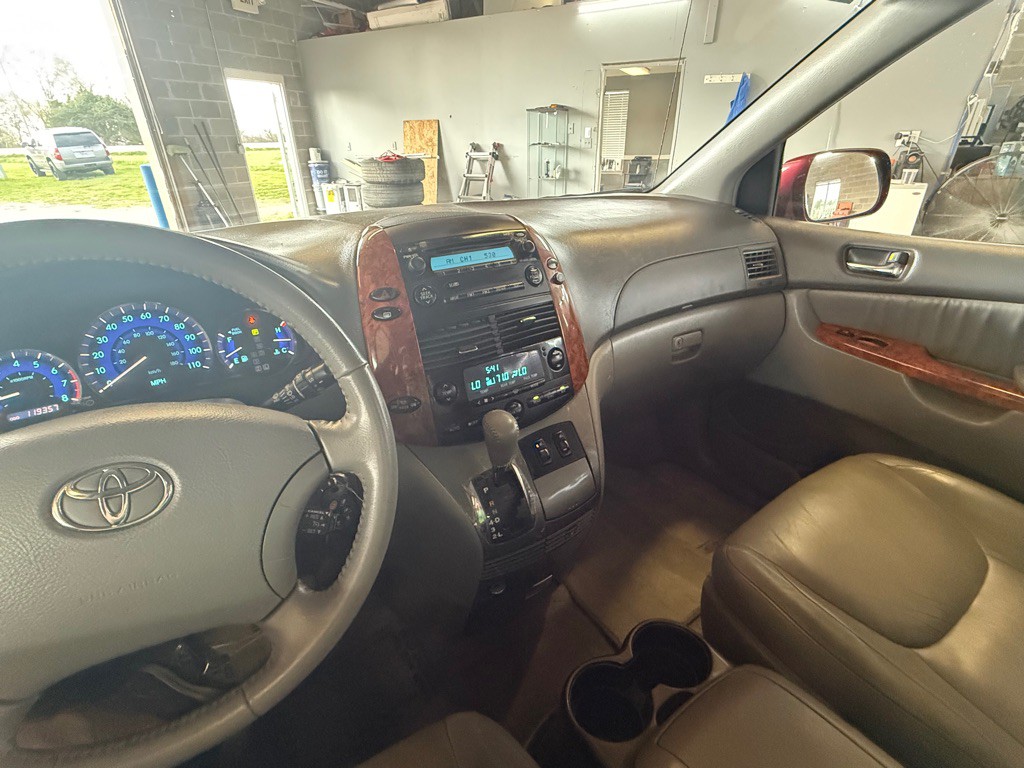 2008 Toyota Sienna Image 10