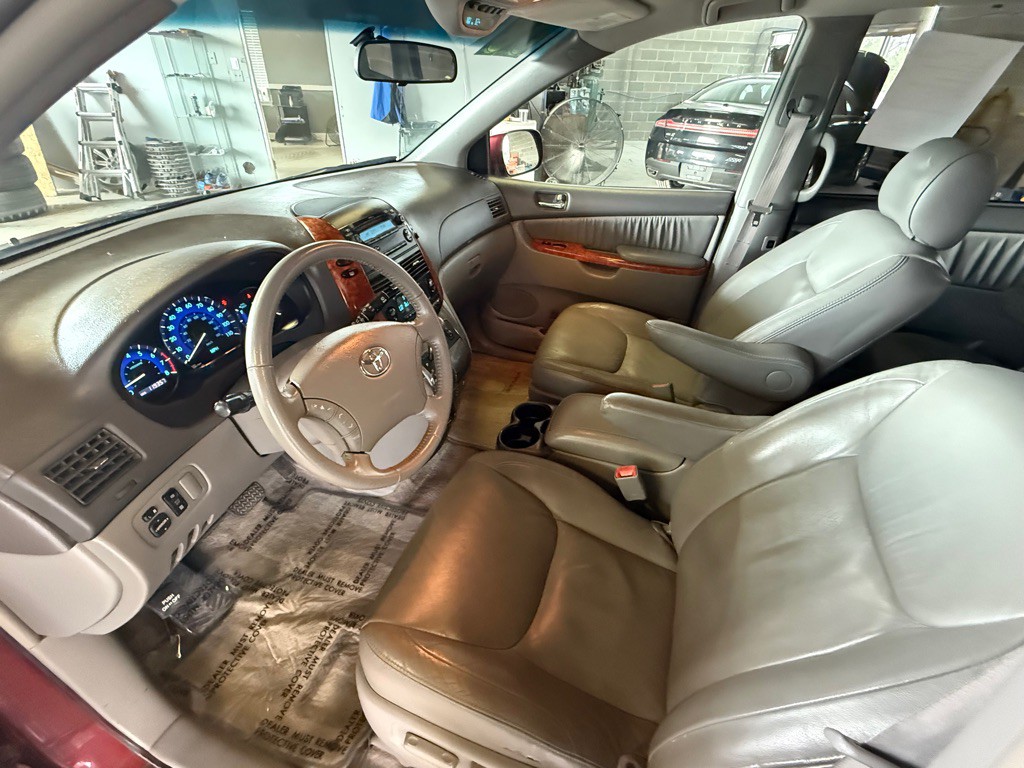 2008 Toyota Sienna Image 11