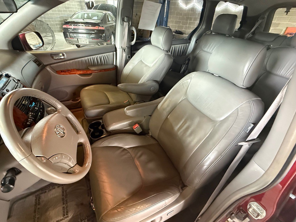 2008 Toyota Sienna Image 12
