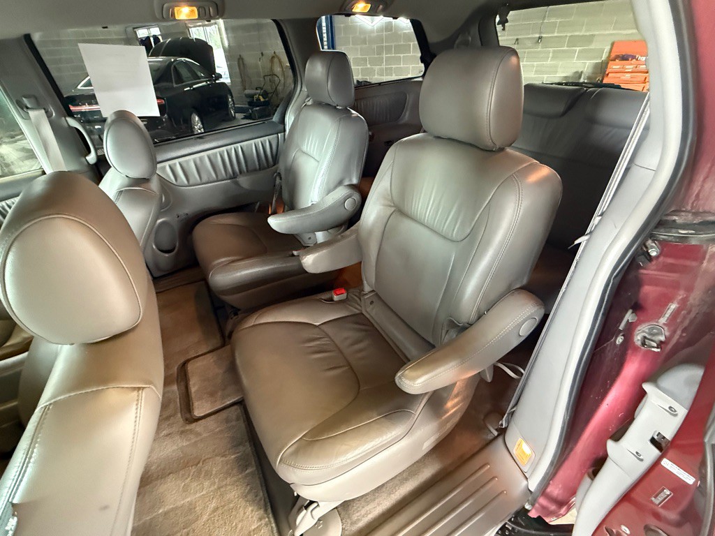 2008 Toyota Sienna Image 14
